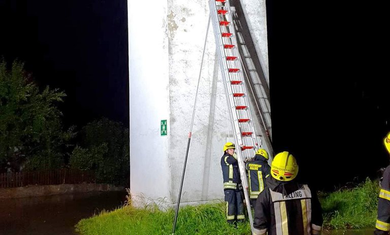 Großflächiger Stromausfall Feuerwehr unterstützt.jpeg