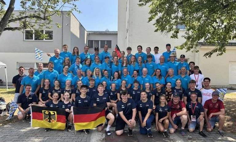 Oberneukirchen mit den Fans.JPEG