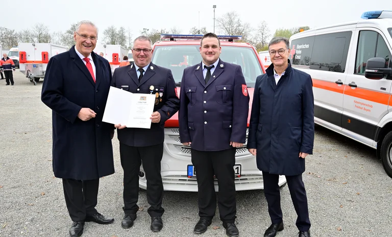 Fahrzeugübergabe_Einsatzkräft_Gunzenhausen_024.jpg