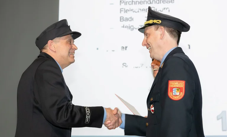 Ehrung Robert Scholz Traunstein und langjähriges Mitglieder der UG ÖEL.jpg