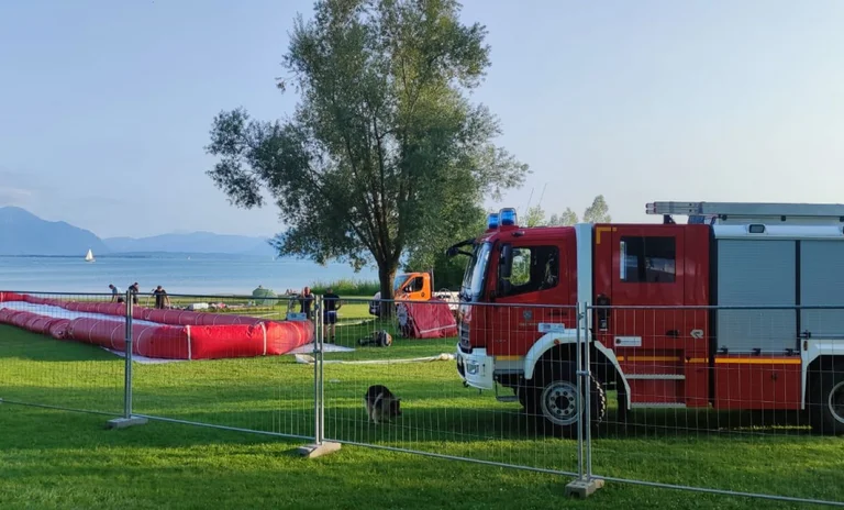 Das Strandbad Seebruck wurde zur Blaulichtmeile.jpg