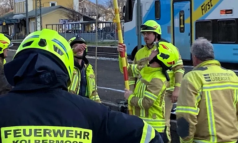 Auch aus Kolbermoor und Bad Endorf waren Einsatzkräfte dabei.jpg