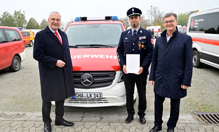 Fahrzeugübergabe_Einsatzkräft_Gunzenhausen_012.jpg