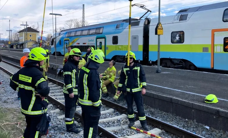 Alle zwei Jahre müssen die Feuerwehren entlang der Bahnstrecken ihre Kenntnisse auffrischen.jpg