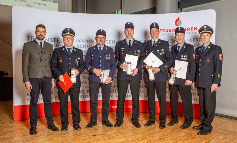 Feuerwehr Ehrenzeichen in Bronze.jpg