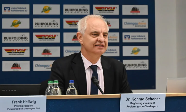 Regierungspräsident Dr. Konrad Schober.JPG