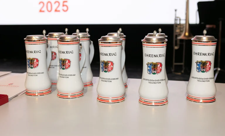 Ehrenkrug für ausgeschiedene Kommandanten.jpg