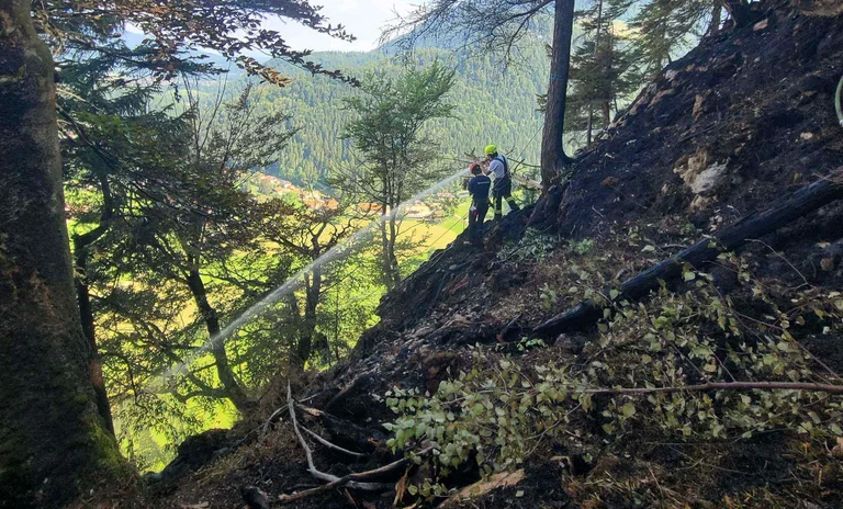 Löscharbeiten im Berg Auer, Markus.jpg