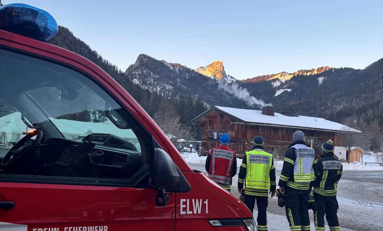 An der Einsatzleitung in der Arena liefen die Fäden zusammen.jpg